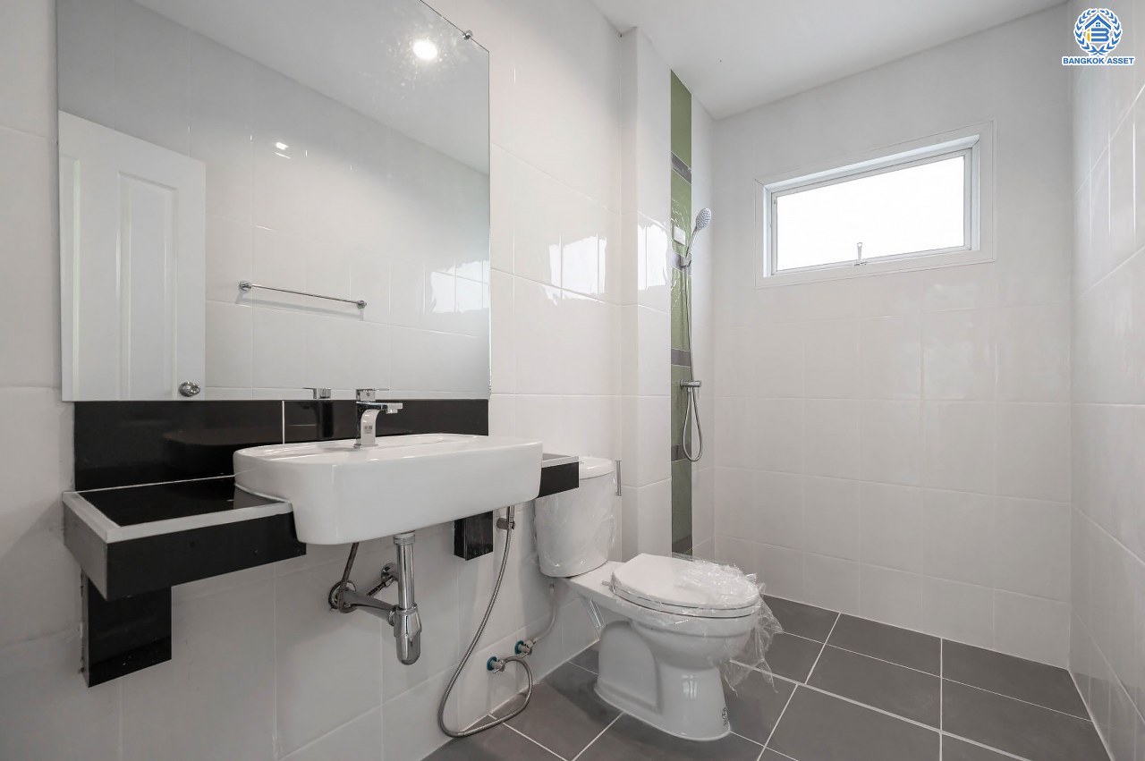 บ้านมือสองตกแต่งใหม่ โครงการ บางกอก บูเลอวาร์ด รามอินทรา แบรนด์ SC Asset เนื้อที่ 55.20 ตร.ว. ฟังก์ชัน 3 ห้องนอน 3 ห้องน้ำ ที่จอดรถ 2 คัน บนทำเลแห่งการเดินทาง เชื่อมต่อถนนรามอินทรา, ถนนรัชดา-รามอินทรา ใกล้จุดขึ้น "ทางด่วนรามอินทรา" รถไฟฟ้าสายสีชมพู "สถานีวงแหวนรามอินทรา" และ ใกล้ห้างแฟชั่น ไอส์แลนด์